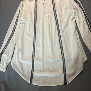 Elegant White House black market sz 12 top shirt